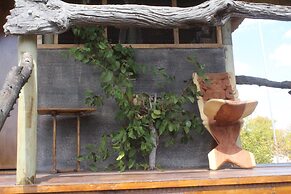 Dzibanana Lodge & Camping