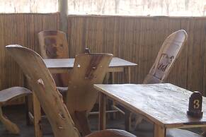 Dzibanana Lodge & Camping