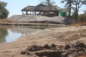 Dzibanana Lodge & Camping