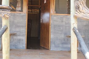 Dzibanana Lodge & Camping