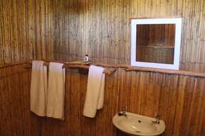 Dzibanana Lodge & Camping