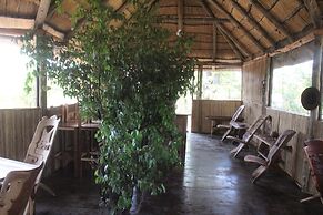 Dzibanana Lodge & Camping