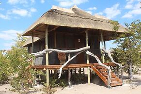 Dzibanana Lodge & Camping