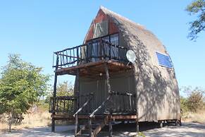 Dzibanana Lodge & Camping