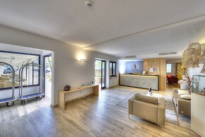 Bella Hotel & Restaurant