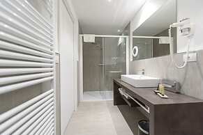 Bella Hotel & Restaurant