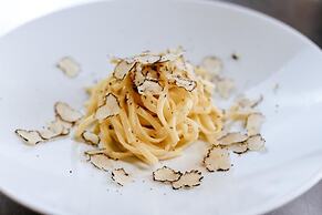 Bella Hotel & Restaurant