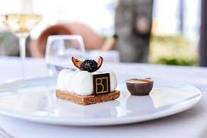 Bella Hotel & Restaurant