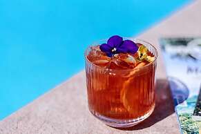 Bella Hotel & Restaurant