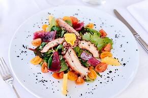 Bella Hotel & Restaurant