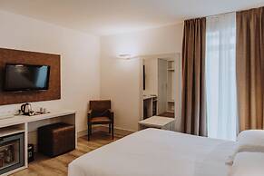 Bella Hotel & Restaurant