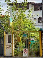 Onça da Praia Hostel