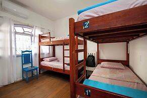 Onça da Praia Hostel