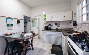 Onça da Praia Hostel