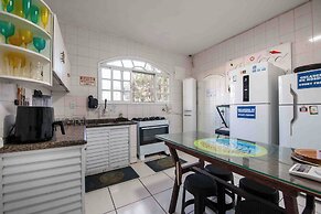 Onça da Praia Hostel