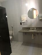 Onça da Praia Hostel