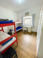 Onça da Praia Hostel