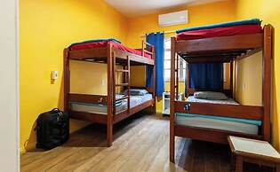 Onça da Praia Hostel