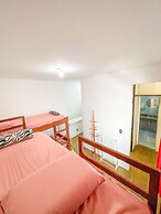 Onça da Praia Hostel