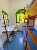 Onça da Praia Hostel