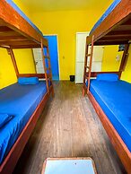 Onça da Praia Hostel