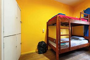 Onça da Praia Hostel