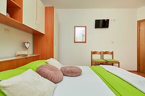 Apartments Zelic Tucepi