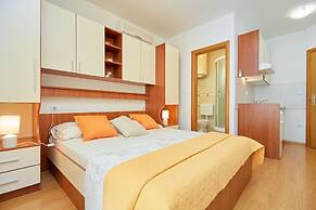 Apartments Zelic Tucepi