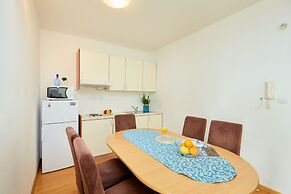 Apartments Zelic Tucepi