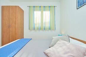 Apartments Zelic Tucepi