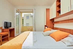 Apartments Zelic Tucepi