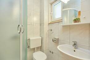 Apartments Zelic Tucepi