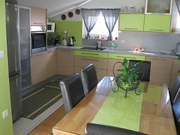 Apartments Zelic Tucepi