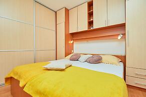 Apartments Zelic Tucepi