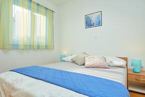 Apartments Zelic Tucepi