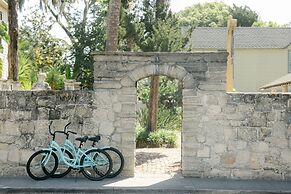 The Collector Inn - Adults Only
