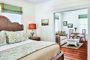 The Collector Inn - Adults Only