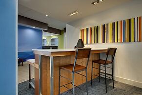 Holiday Inn Express & Suites Mount Vernon by IHG
