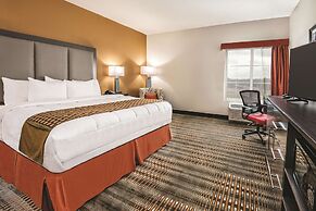 La Quinta Inn & Suites by Wyndham San Antonio by AT&T Center