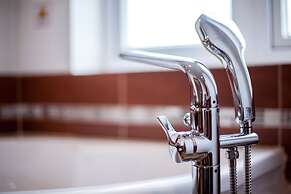 Orussey One Hotel & Apartment