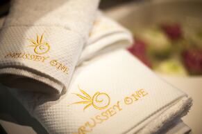 Orussey One Hotel & Apartment
