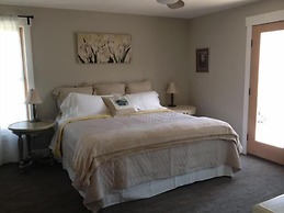 River House Upstream 2 Bedroom Holiday Home By Pinon Vacation Rentals