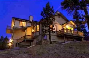 No 19 Luxury Village Retreat