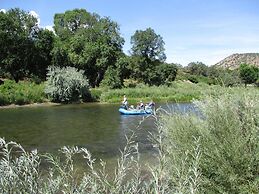 River Lover's 3 Bedroom Holiday Home By Pinon Vacation Rent.