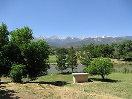 River Lover's 3 Bedroom Holiday Home By Pinon Vacation Rent.