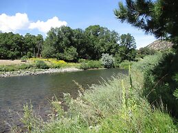 River Lover's 3 Bedroom Holiday Home By Pinon Vacation Rent.
