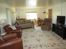 River Lover's 3 Bedroom Holiday Home By Pinon Vacation Rent.