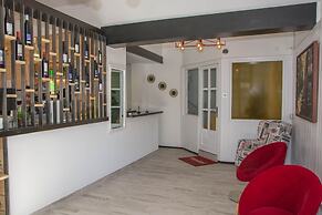Hostal Emporda