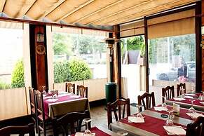 Hostal Emporda