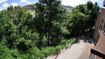 The River Side 2 Bedroom Holiday Home By Pinon Vacation Rentals